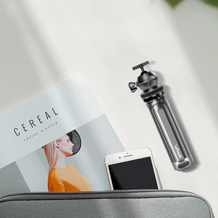 Extendable Tripod With Wireless Remote