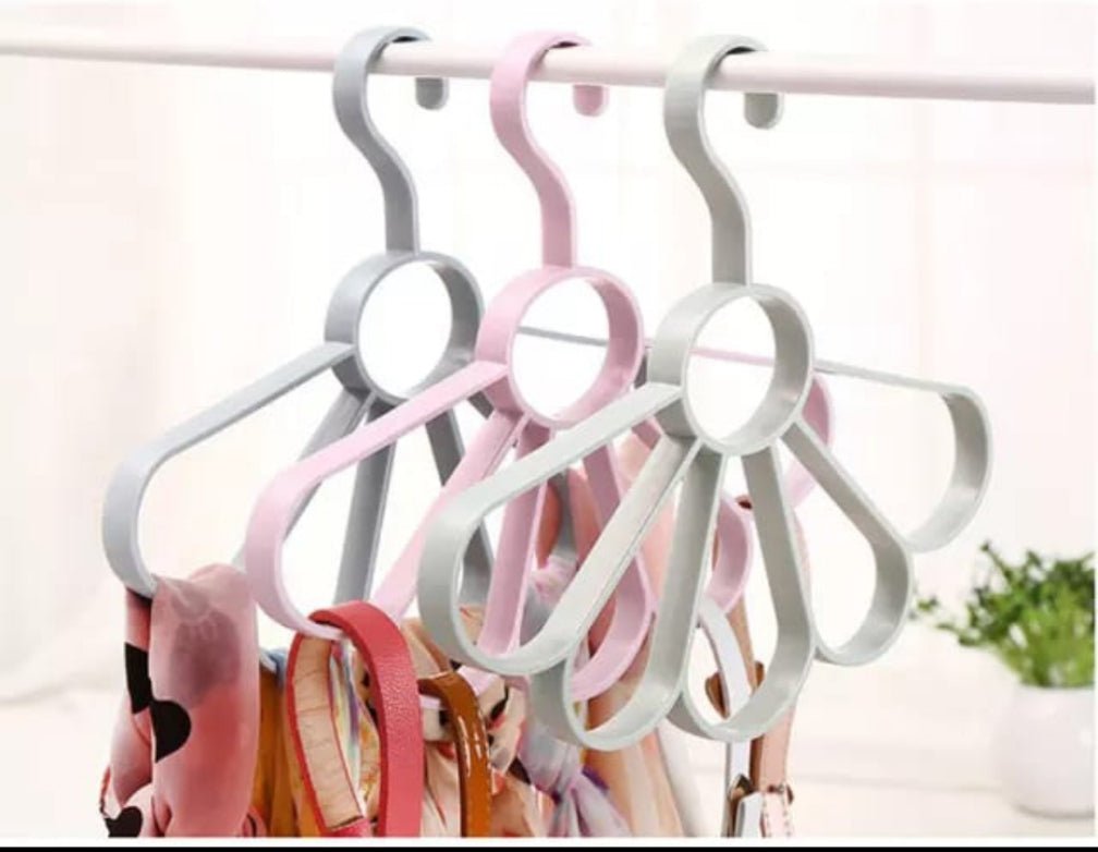 Flower Design 5 Ring Multipurpose Hanger - Discount Mart